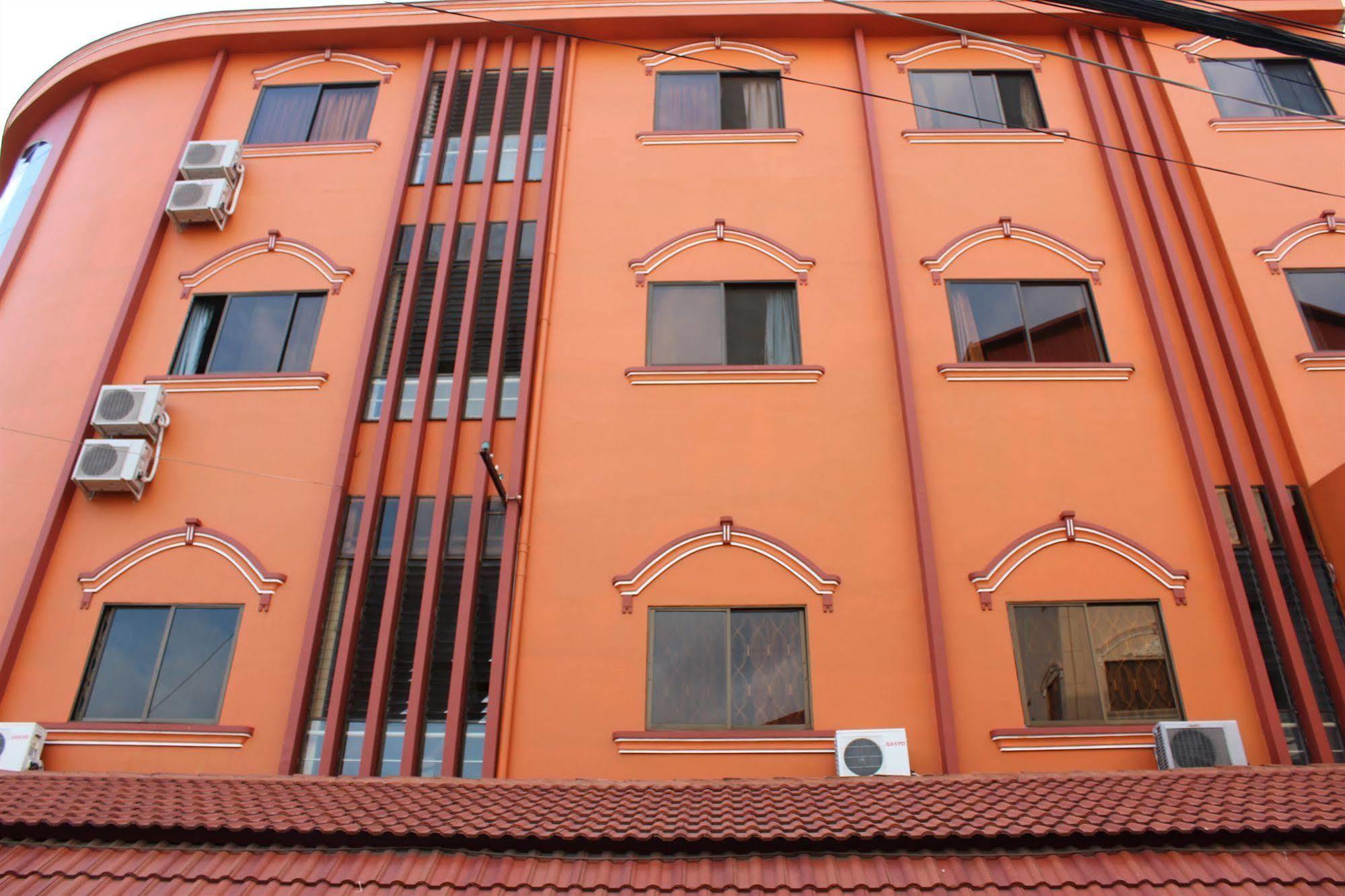 Lucky 1 pensión Phnom Penh Exterior foto