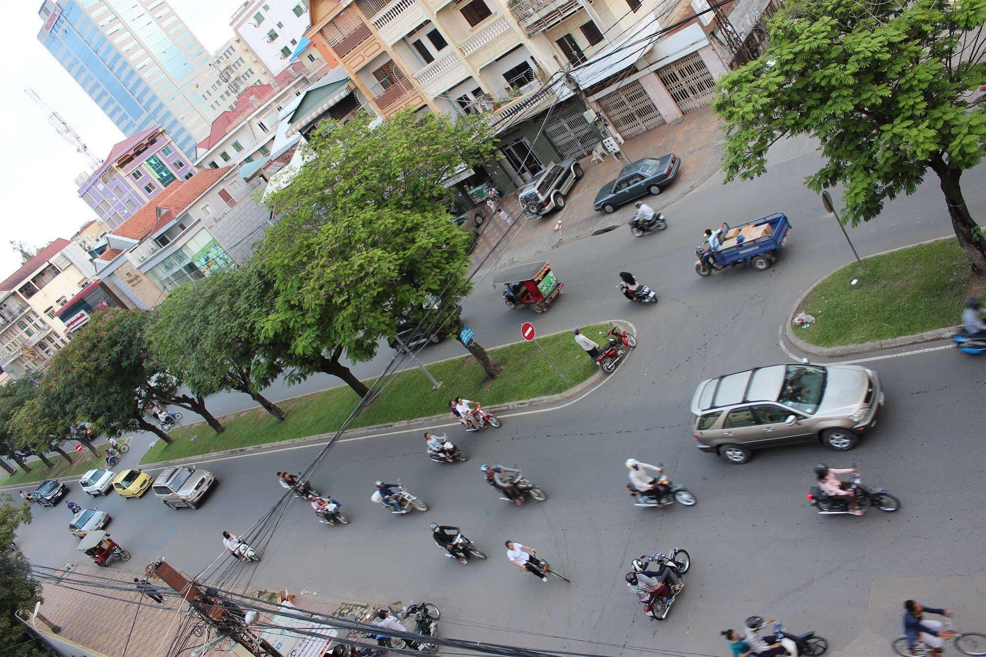 Lucky 1 pensión Phnom Penh Exterior foto